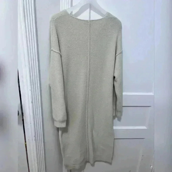 Aritzia Wilfred Free
Hush Knit V-Neck Dress LIKE NEW - Picture 9 of 9
